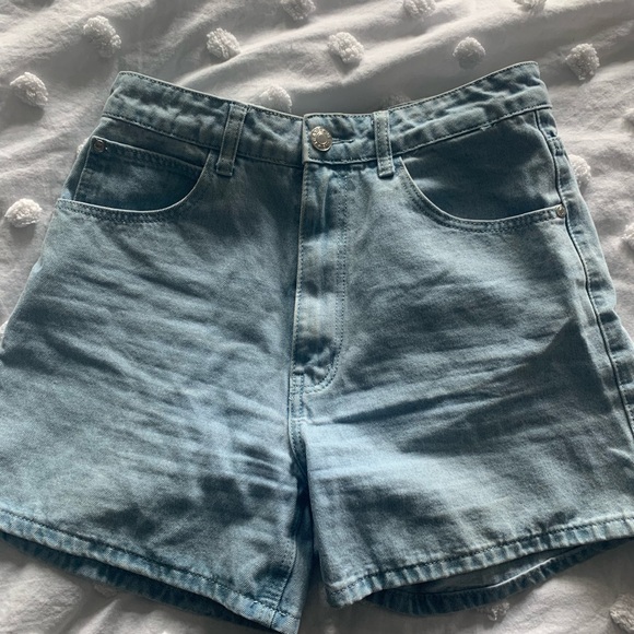 Princess Polly shorts - Picture 3 of 3